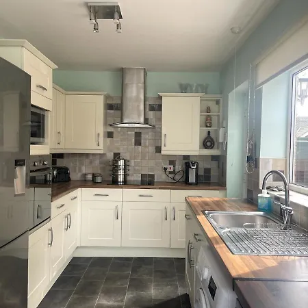 Sunny 3 Bedroom House Near A Stunning Nyaraló *